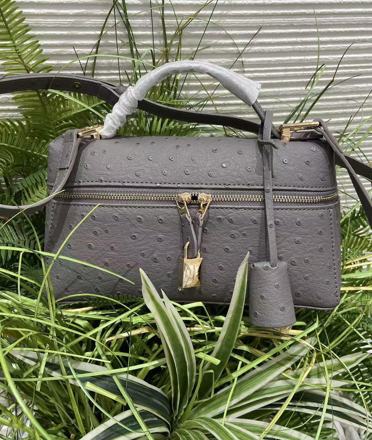 

Ostrich Pattern Women s Handbag 2025: Stylish Small Square Bag, Lunch Box Design, Single Shoulder & Crossbody Option Standard Packaging (No Hardware Mark)