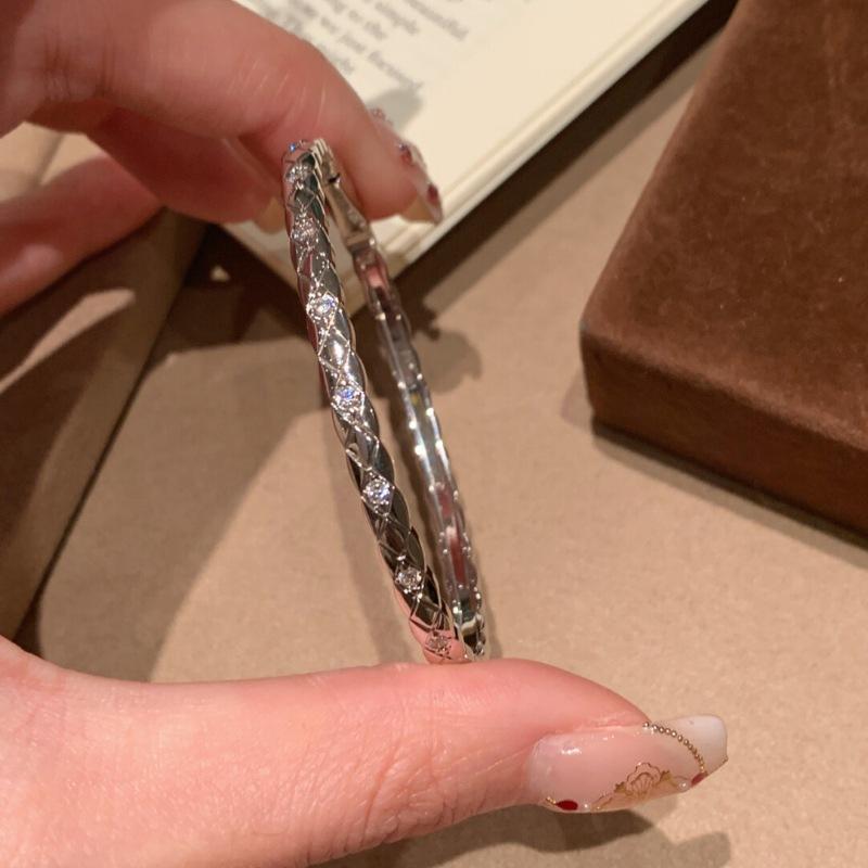 Light Luxury High-End Sense Retro Rhombus Pattern Diamond Bracelet, Medieval Small Fragrance Elegant Temperament Versatile Jewelry