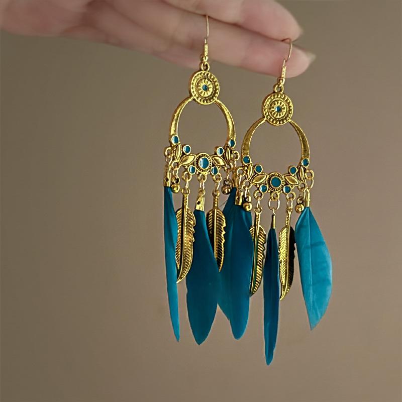Elegant Bohemian Feather Dangle Earrings - Retro Ethnic Style for a Chic Vacation Look