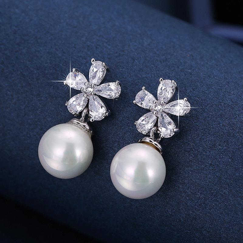 European Retro Diamond-Inlaid Pearl Pendant Stud Earrings for Women - Elegant and Fashionable Jewelry