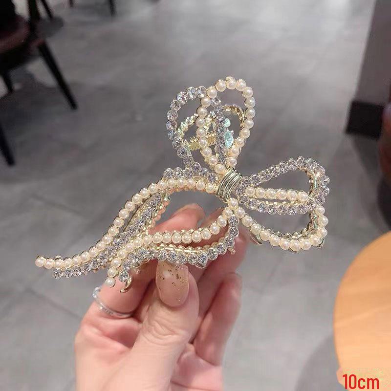 Shark Clip 2022: Fashionable Butterfly Hair Claw, Elegant Large Floral Design for Ponytail and Back of Head Styling