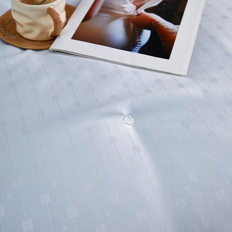 Bergmann Verona Silver Jacquard Silk Quilt