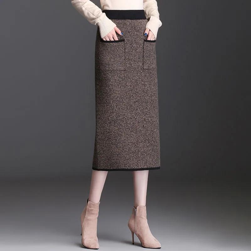 

Юбка средней длины, утолщенная, женская, осенне-зимняя, выше колена, трикотажная, с поясом-резинкой, универсальная, с одним швом M кофейный