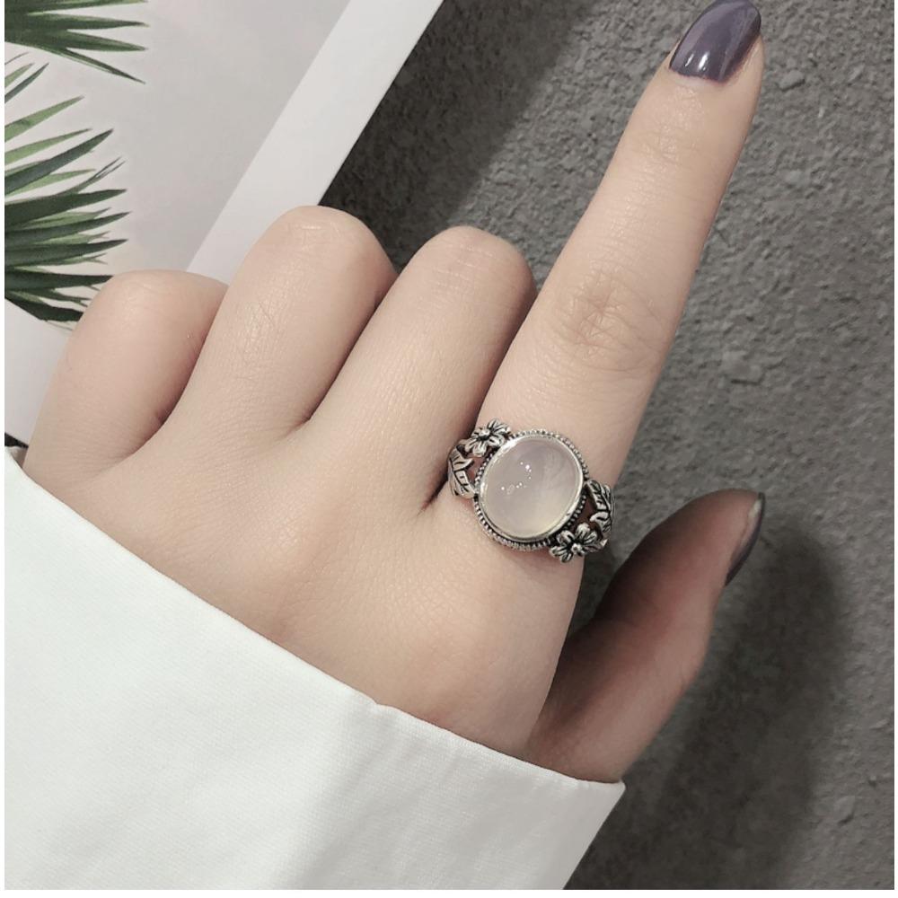 Imitation White Chalcedony Retro Ring Female Thai Silver Versatile Personality Literary and Artistic Fan