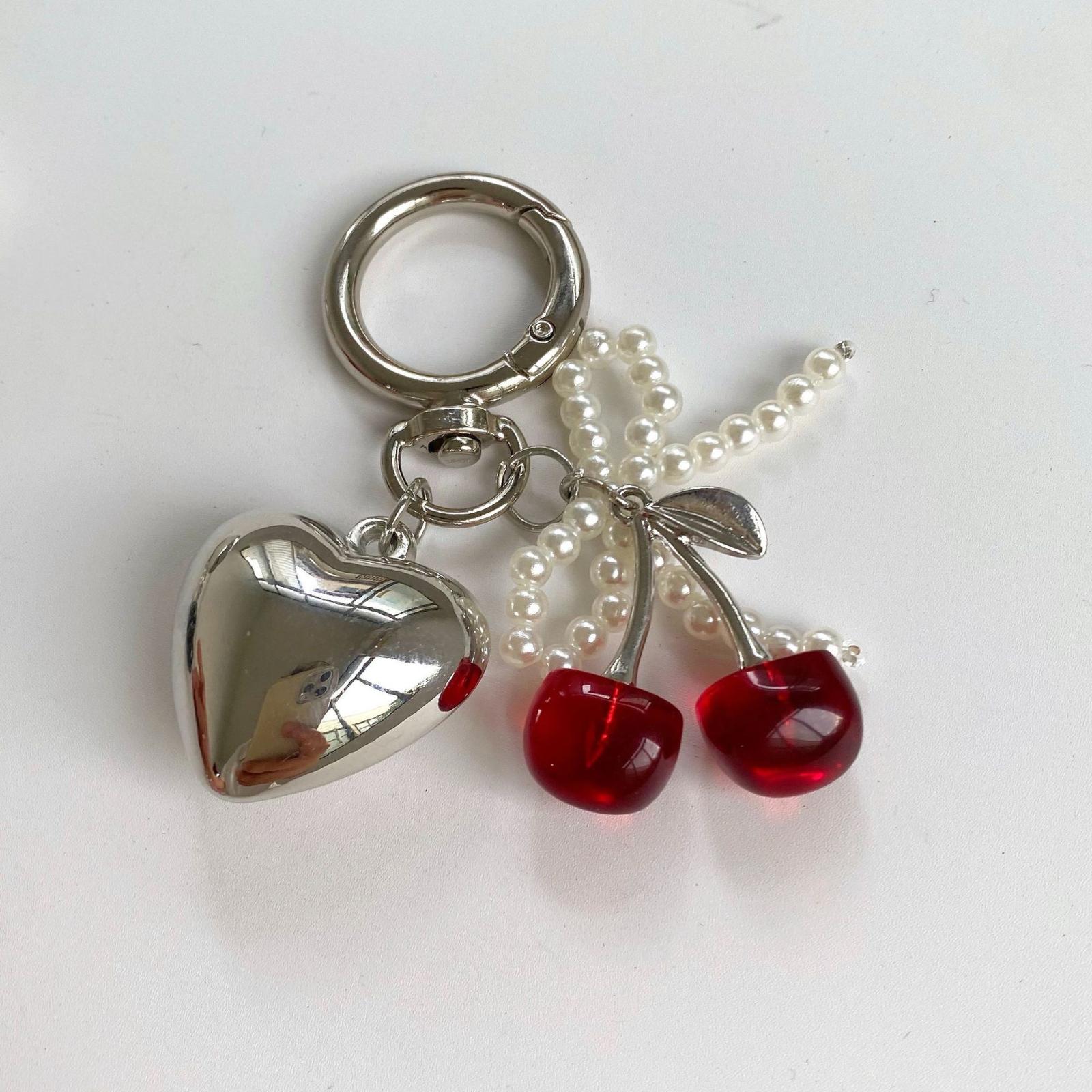 

Instagram- Heart Keychain With Pearl Bow, Heart Shape, For Women s Bags. One Size
