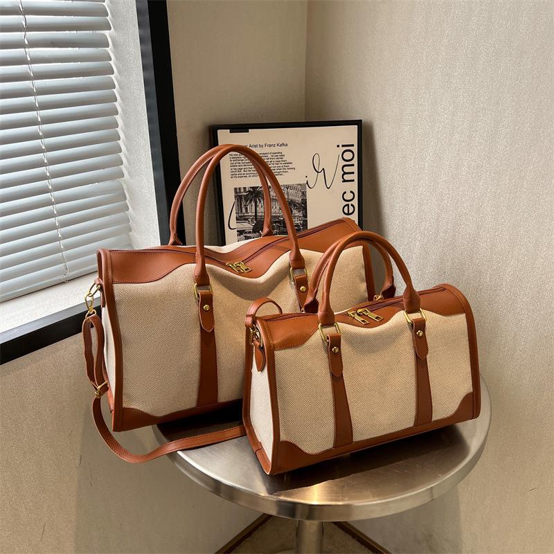 

Large Capacity Crossbody Handbag: Stylish & Versatile for Travel or Business Trips Small світло-коричневого кольору