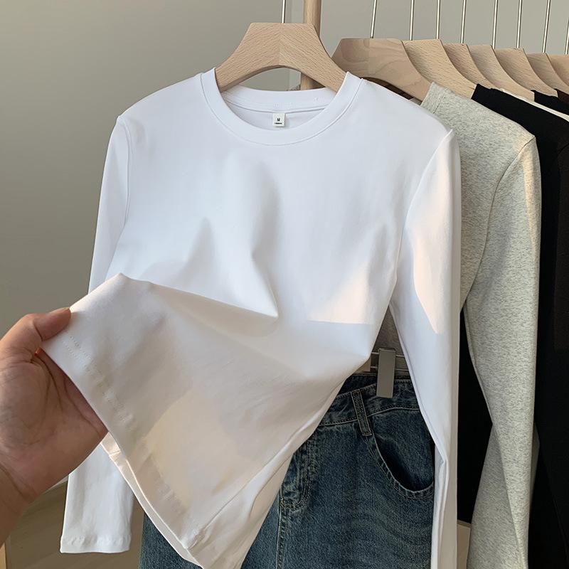 A Long-sleeved T-shirt for Women In Autumn Is A Versatile and Slimming Top That Can Be Layered As A Base Layer for A Slimming Look