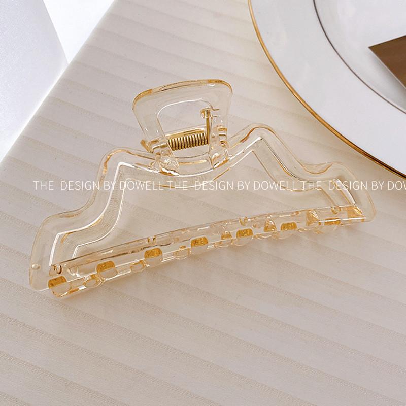 Chic And Stylish Hair Claw Clip For Women In Elegant Pastel Colors And Designs