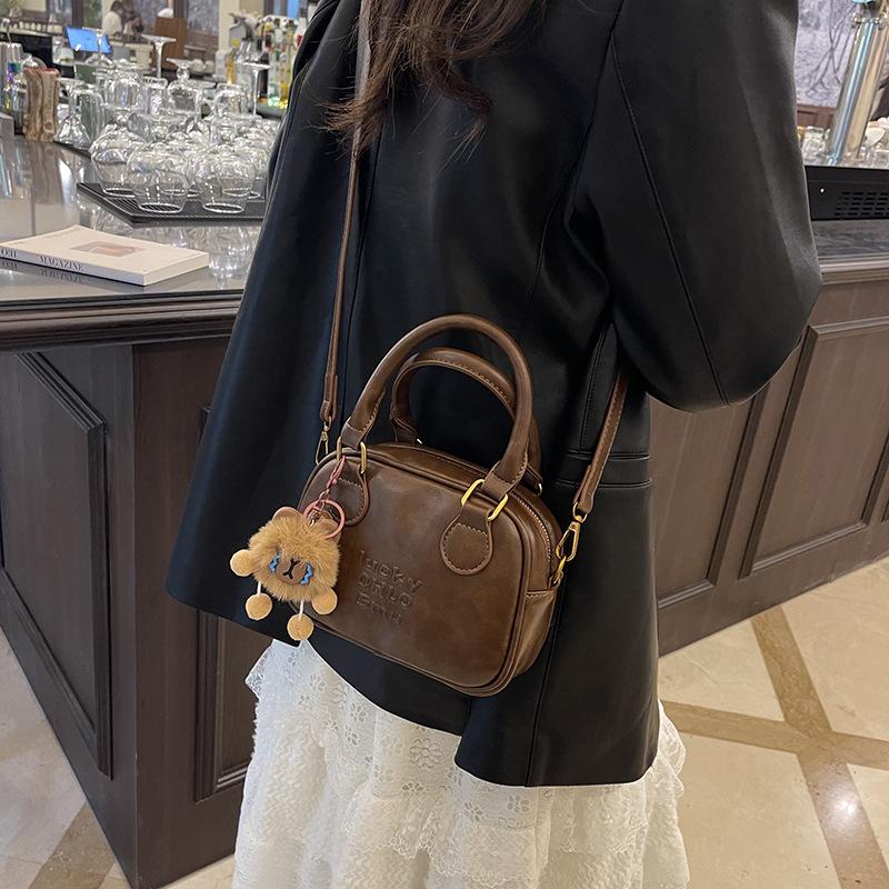 This year's popular versatile portable small square bag 2025 new fashion niche solid color shoulder messenger bag