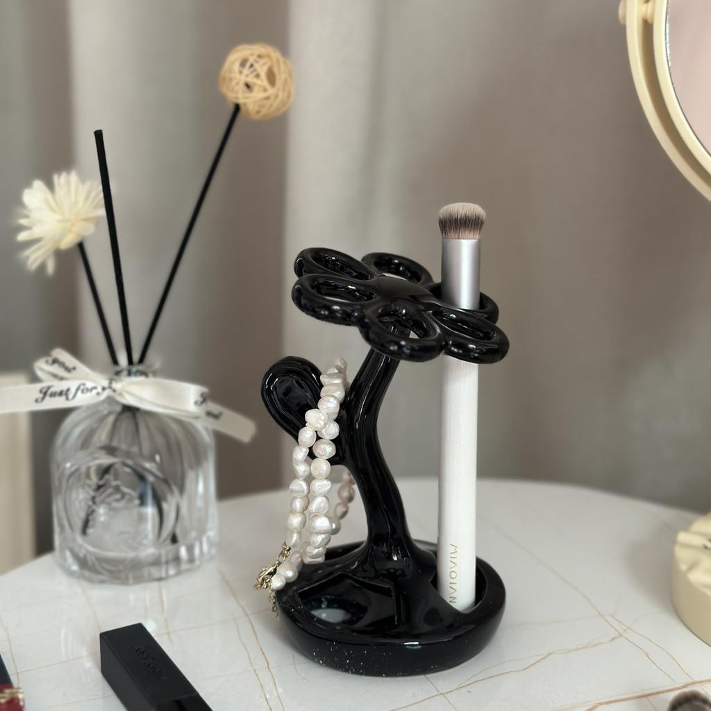 Elegant Ceramic Flower Toothbrush Holder for Bathroom Organization Makeup Brush Holder for Vanity: A Stylish Bathroom Accessory