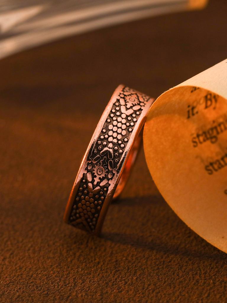 Miedziany Magnes Retro Pierścionek Modowy Atmosferyczny Wysoki Smak Wygrawerowany Wzór Totem Otwierany Pierścionek