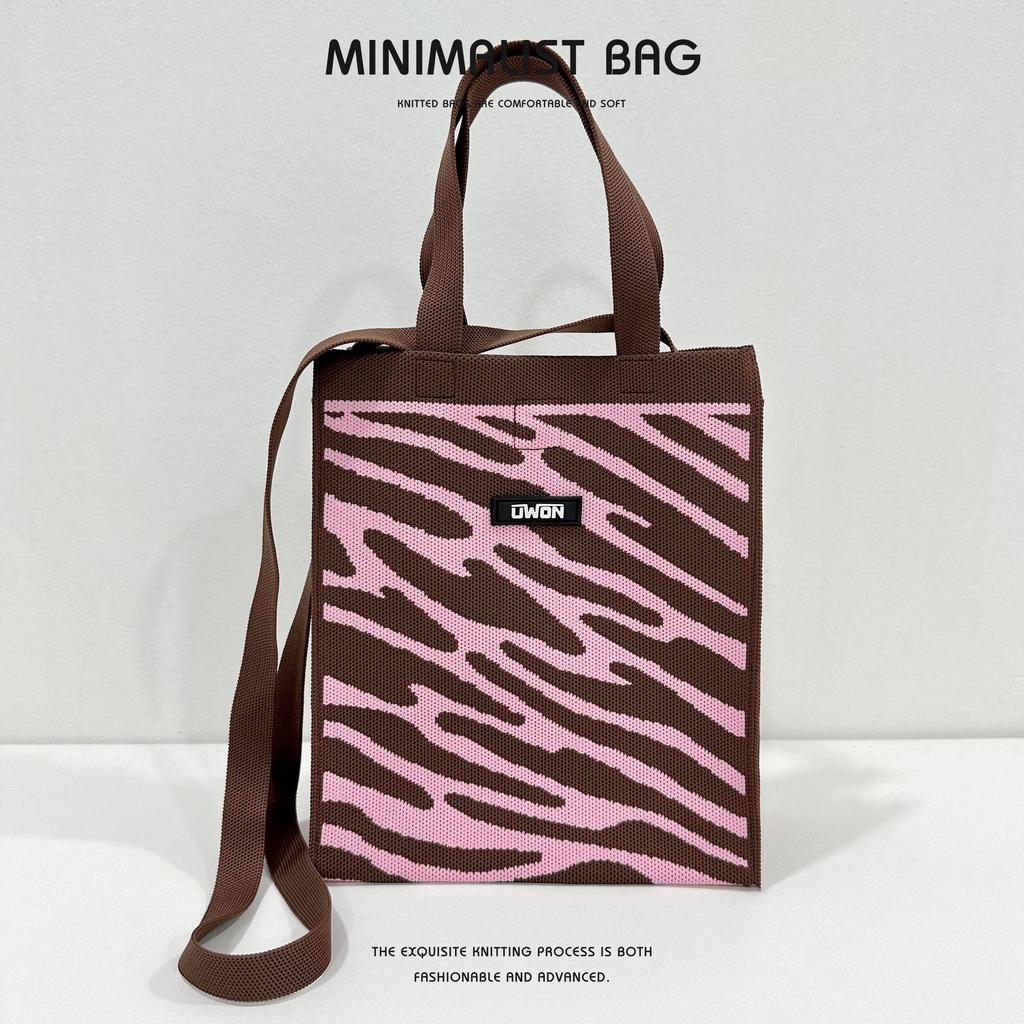 Schwarze & Weiße Diamantstrick-Schultertasche - Koreanischer Stil, Große Kapazität, Alleskönner, Vielseitige quadratische Umhängetasche