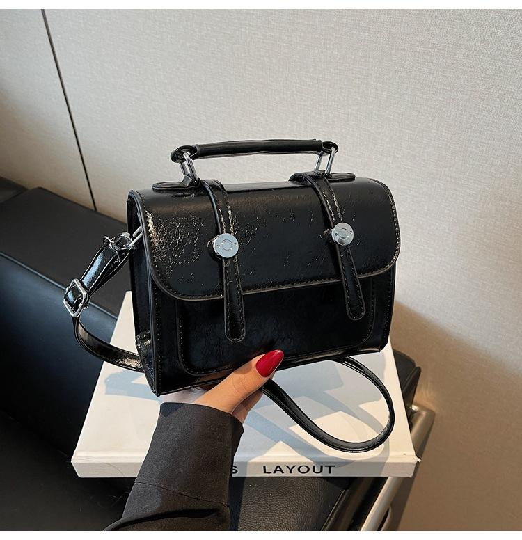 Temperament simple fashion handbag spring new shoulder messenger bag small square bag tide