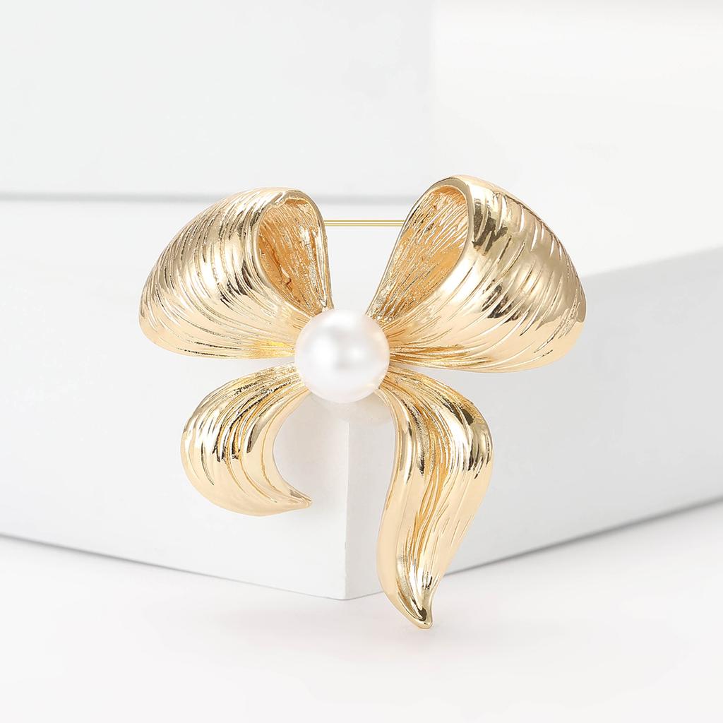 Fashion Alloy Matte Gold Pearl Bow Brooch Elegant Temperament Ladies Clothing Corsage Ornament Pin