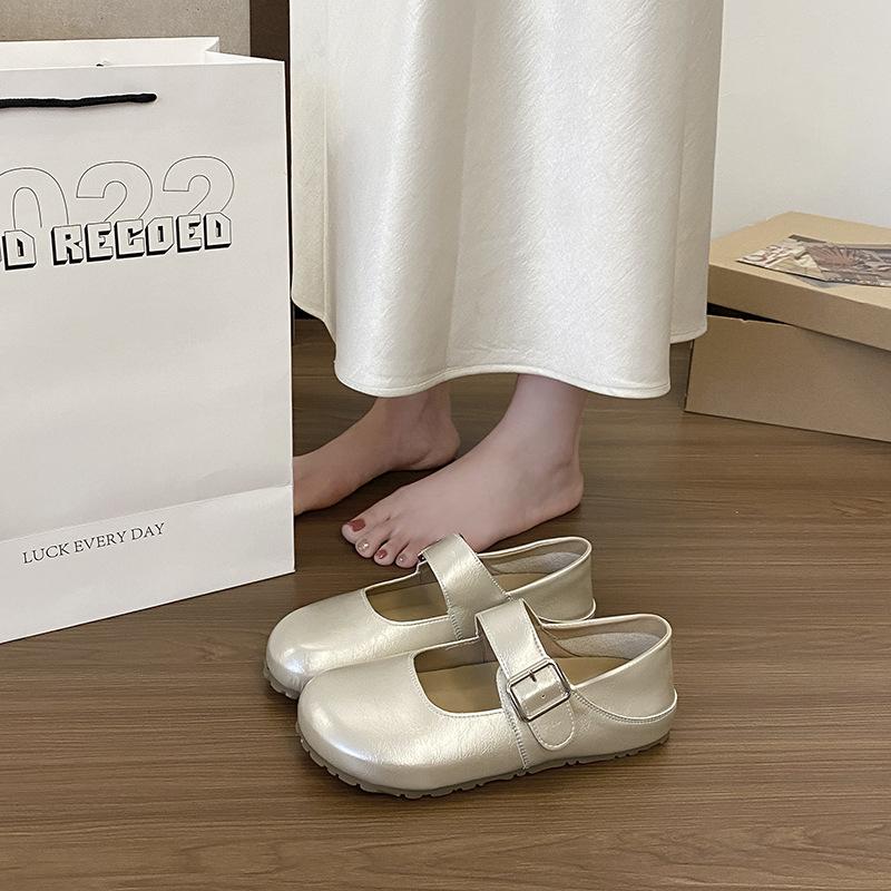 

Shallow mouth breathable Doudou shoes women s summer 2025 new Mary Jane shoes one-word buckle inner height increase flat sole shoes 40 шампанского