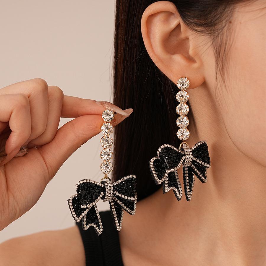 Boucles d'oreilles nœud style sombre Tempérament de luxe léger Boucles d'oreilles haut de gamme pour femmes