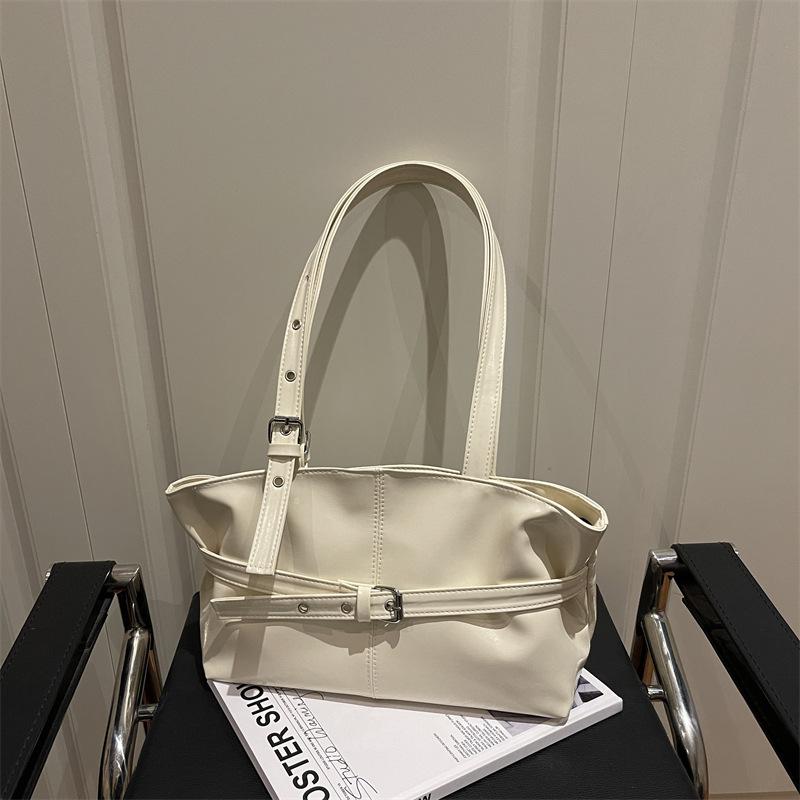 

Autumn and winter niche design tote bag largecapacity bag fashionable casual texture personalized women s shoulder bag білий