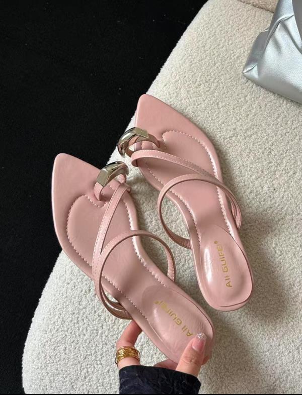 Fashion Shoes Womens Slippers Outdoor Slides Rivet Pointed Toe On A Wedge Pantofle Rubber Flip Flops 2025 Hawaiian Elegant Scandals