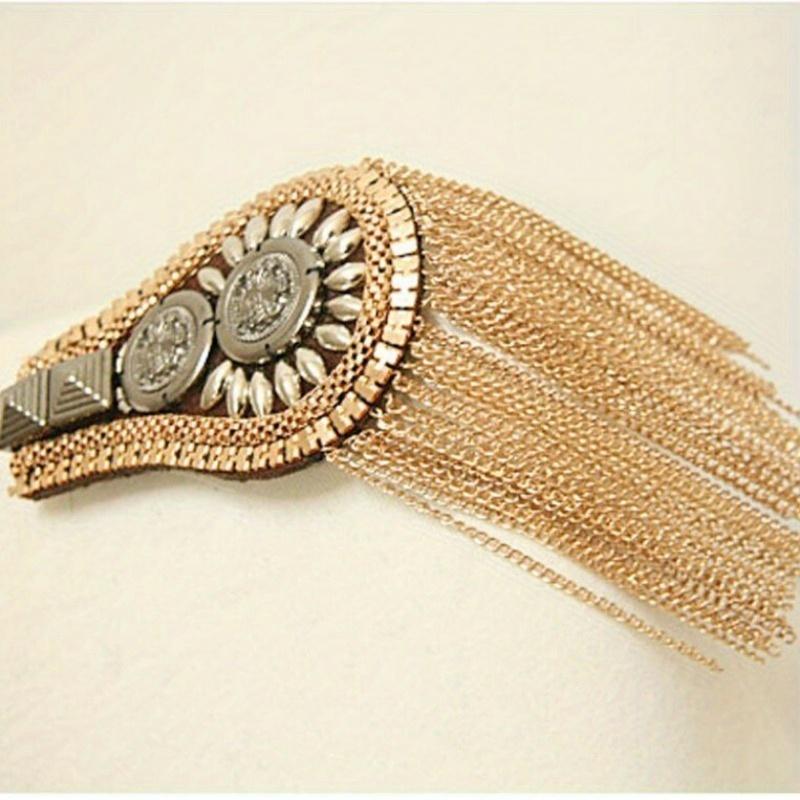 

Брошь в британском стиле Маленький пиджак Наплечный ремень Многочисленные кисточки Заклепка Эполет Эполет Рубашка Певец Ведущий Сценический аксессуар Antique Brass