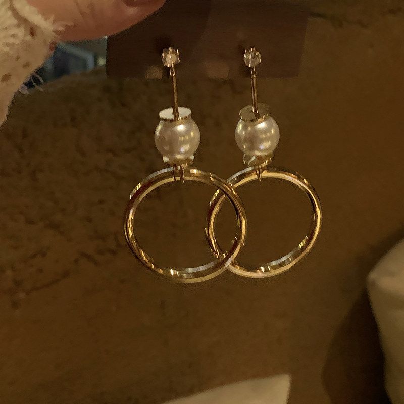 

Cool and Awesome! Retro Fashionable Exaggerated Temperamental Fashion Metallic Circle and Pearl Earrings Expensive Classy Earrings 07Gold