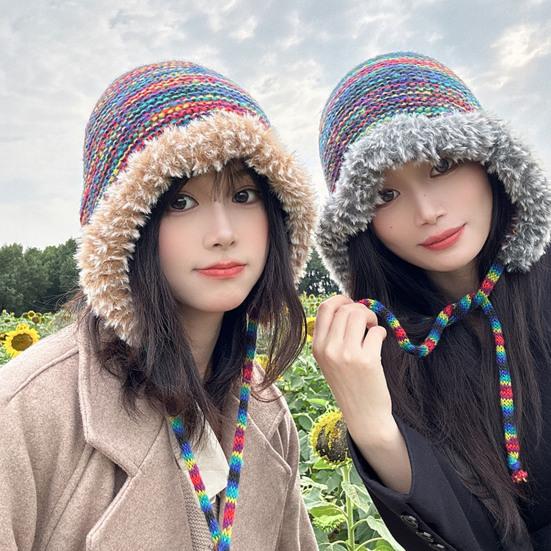 Gemütliche Wintermütze aus Plüsch, Regenbogen-Design, warm, winddicht, perfekte Passform, verdickte Strickmütze für Damen-Accessoires