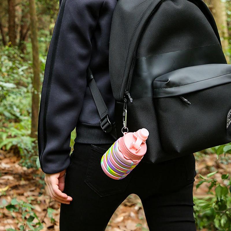 Zusammenfaltbare Silikon-Wasserflasche Faltbare Sport-Wasserbecher mit Karabiner Fitness-Kessel Tragbar für Outdoor-Reisen Trinkbecher