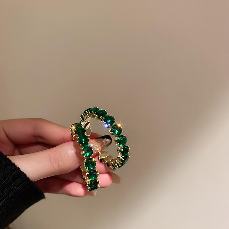 Silvernål Zirkon Utskurna Blomörhängen - Utsökta High-End Stiftörhängen med Känsla för Mode.