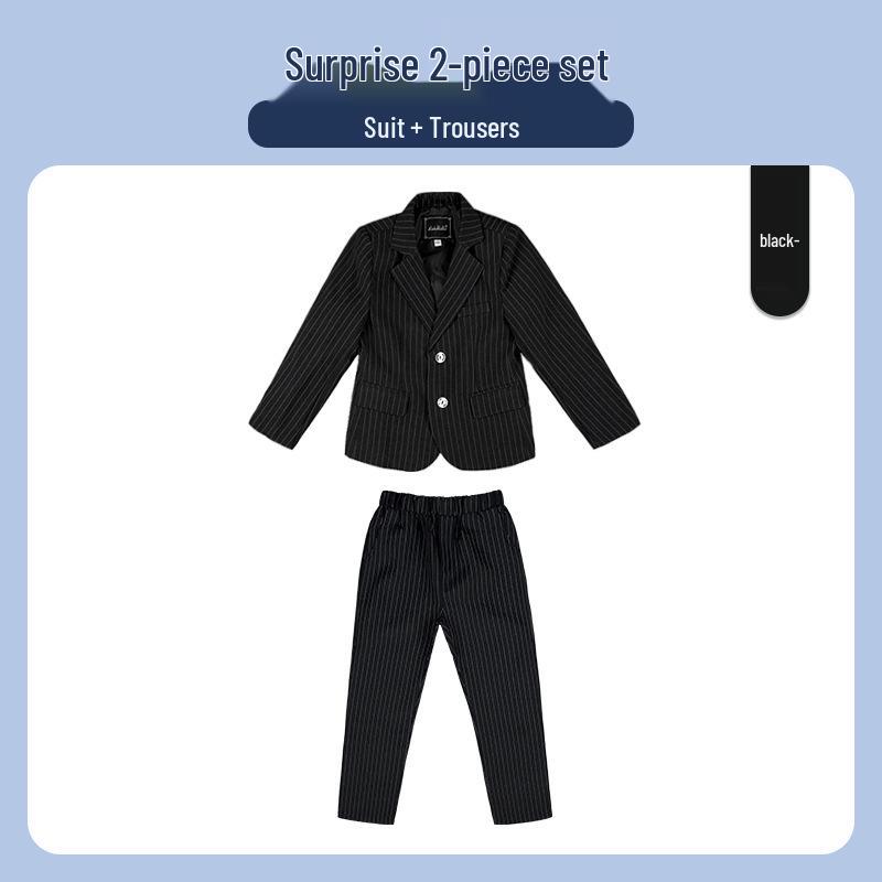 Costum frumos cu dungi din trei piese pentru băieți