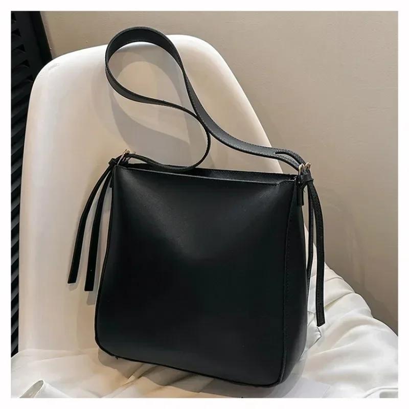 Soft high-capacity PU  crossbody bag solid zipper simple buckle simple shoulder versatile bag