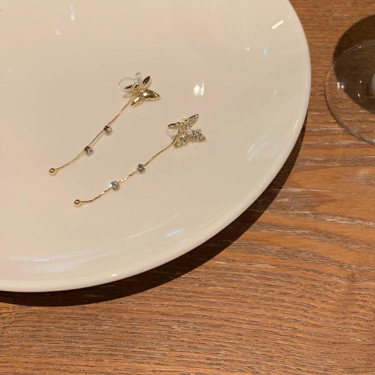 

2024 Trend Butterfly Pearl Long Dangle Earrings for Women: Light Luxury, High-End Atmosphere