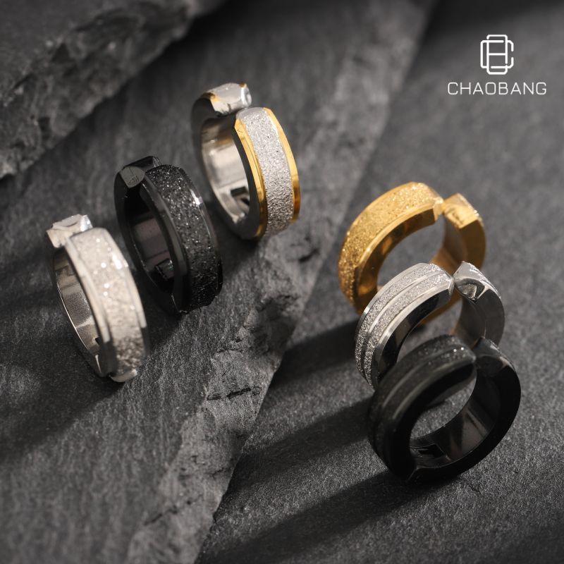 

Fashionable Clip-On Ear Cuff: No Piercing Required for Men