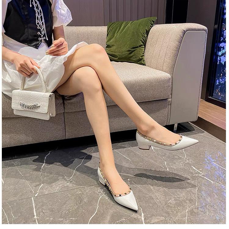 New Nude Patent Leather Rivets Pointed Flat Shoes Women's Versatile Thick Heel Low Heel Soft Sole Temperament Light Mouth Single Shoes