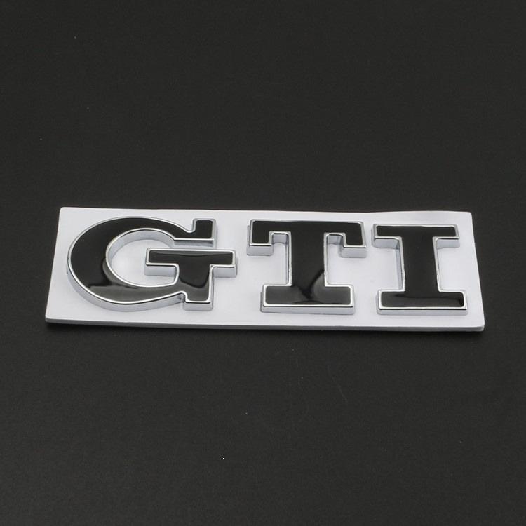 Kompatibilis Volkswagen POLO, Golf és GTI emblémákkal, hűtőrács logókkal, nyuszi matricákkal és egyedi csomagtérajtó jelvény dekorációkkal.