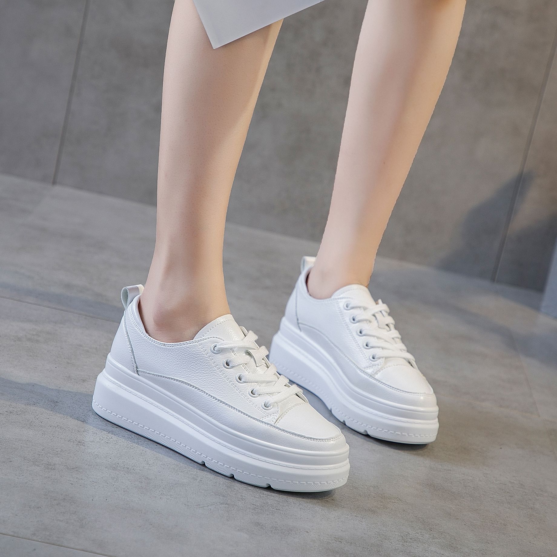Little white shoes women s thick soles New year s spring and autumn new Korean version low-top lace-up shallow mouth inner height increase women s sho 34 белый 5753₽