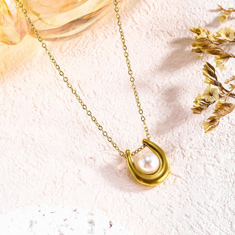 18K Gold-Plated Pearl Pendant Necklace – Elegant U-Shaped Clavicle Chain In Titanium Steel Design for Women