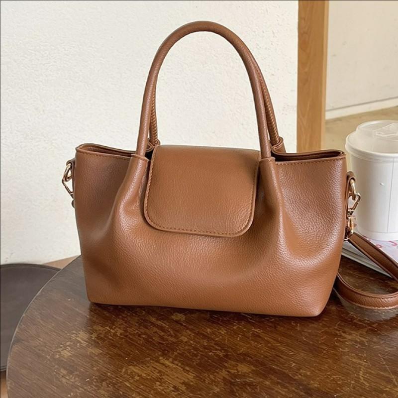 Large Capacity Vintage Casual Shoulder Bag With Texture Simple Fashionable Tote Daily Use