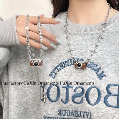 Moda Catena Clavicola in Titanio: Collana Unisex con Design Macchina Fotografica Hot Girl e Stile Hip-Hop