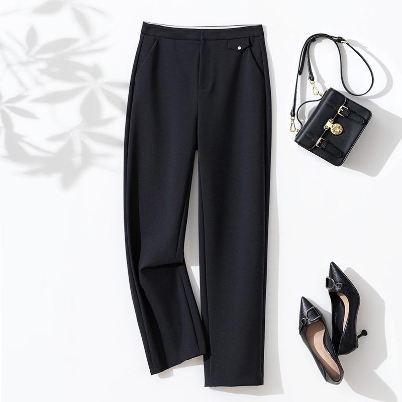 

Женские черные классические брюки-карандаш облегающего кроя - Мода Весны 2025 27/M