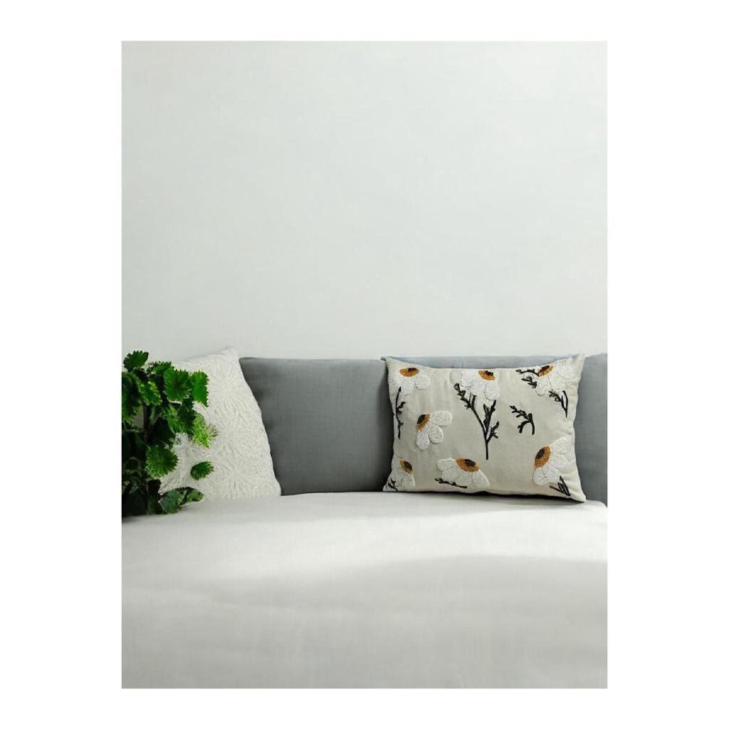 Linen Fabric 35*50 Daisy Pattern Punch Throw Pillow Cover (punch)