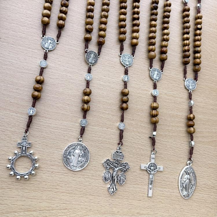 Catholic Rosary Wood Beads Necklace with Pardon Crucifix Medals for Christian Religious Event Prayer Chain Necklace