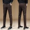 Lätt lyxiga och moderiktiga herrars vardagsbyxor med fyrvägs stretch, raka ben, enkla byxor, lediga herrbyxor