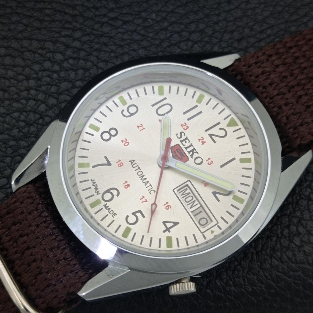 VINTAGE REFURBISHED SEIKO 5 AUTOMATIC JAPAN MENS SILVER DIAL WATCH a708575-1