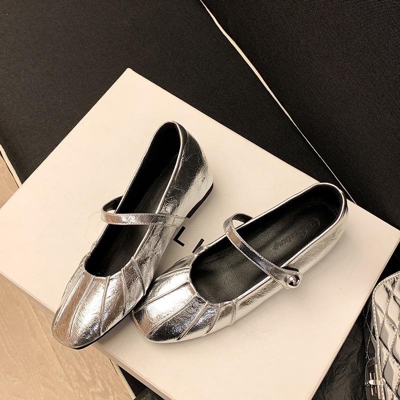 

Temperament advanced sense pleated shallow mouth single shoes women s 2025 new autumn old thick heel Mary Jane shoes sheepskin version~ 34 серебряный