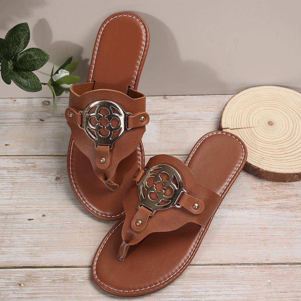 Fashion 2025 Summer New Simple Metal Buckle Clip Flip-Flops Fashion Beach Plus Size Sandals Women Chaussure Femme