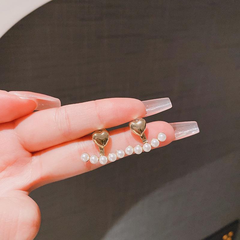 One pair of stud earrings, love pearl stud earrings, new trendy fashion design temperament earrings for women