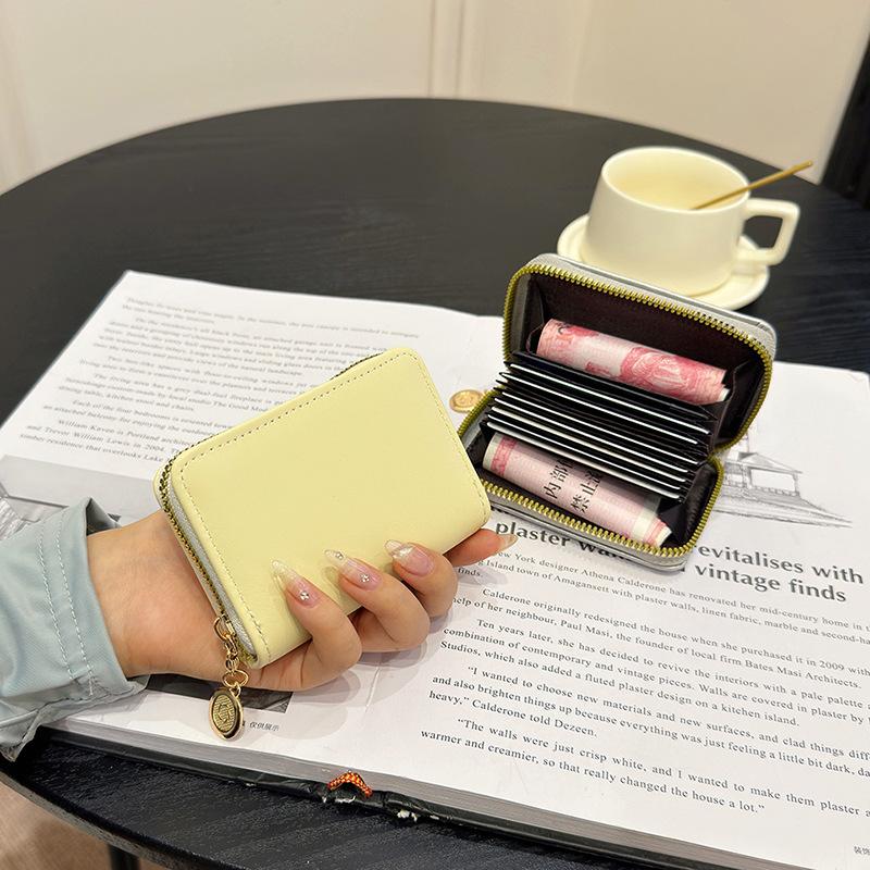 Women’s Zipper Short Wallet Crocodile Embossed PU Leather Large Capacity Card Holder Coin Purse Zip Around Wallet