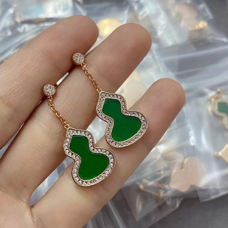 Natural Mother-of-pearl and Malachite Gourd Earrings Exquisitely Crafted High-quality New and Fashionable