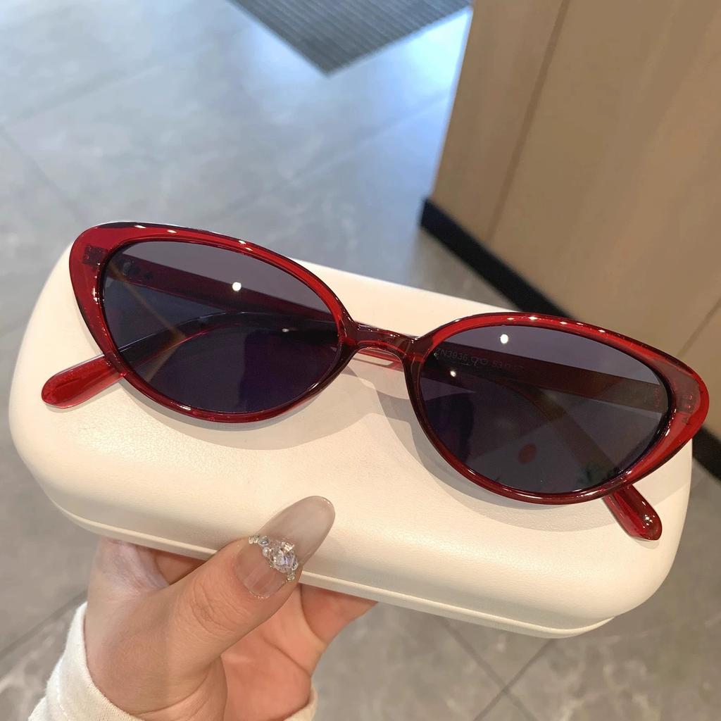 Women's sunglasses, simple small frame cat eye sunglasses.
