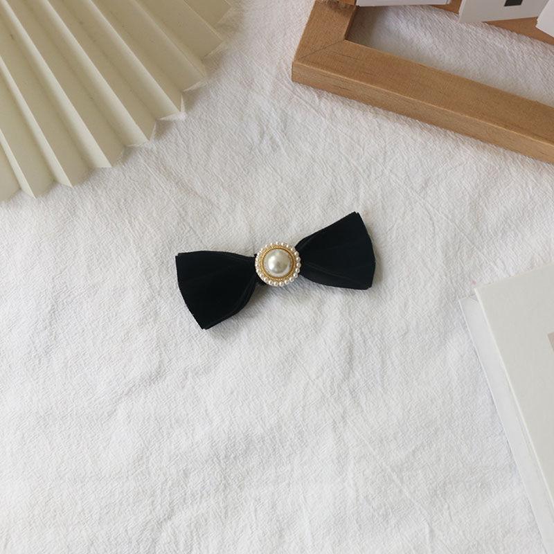 Elegant Black Velvet Bow Brooch with Pearl Ribbon Pin for Women