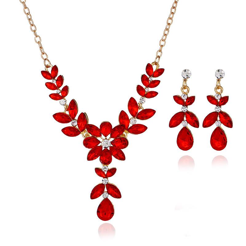 

Vintage Crystal Pendant Necklace Set With Water Wave Chain For Travel And Occasions красный